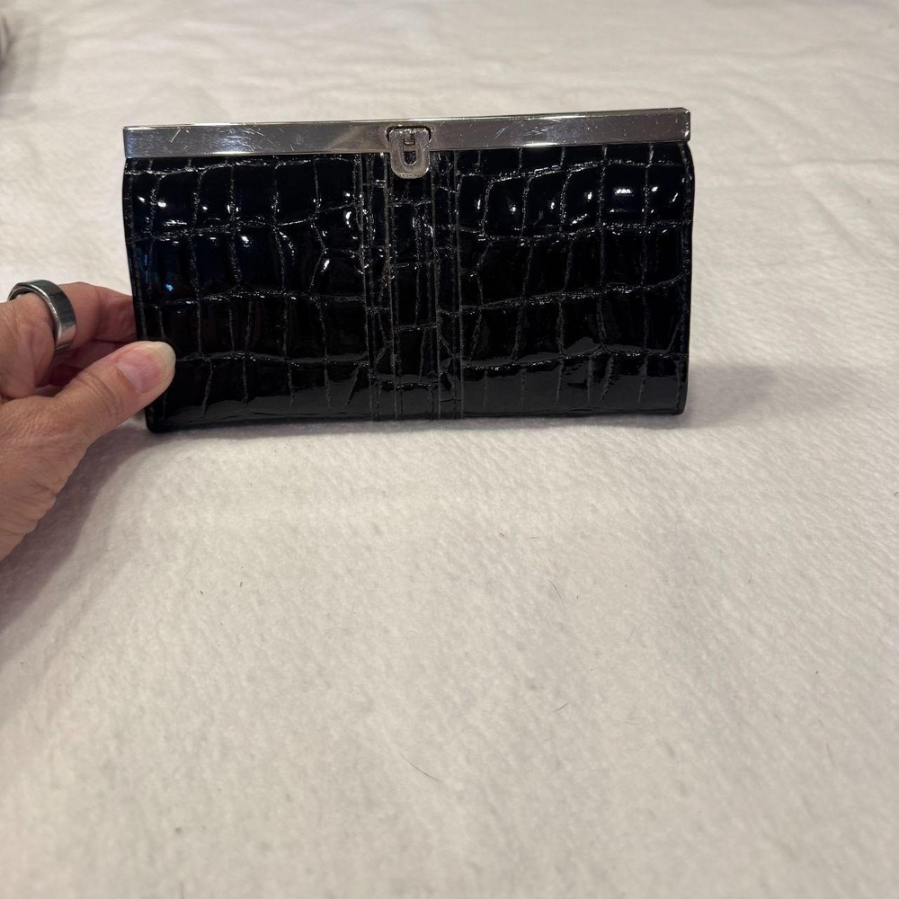 Black Crocodile‑Embossed Faux Leather Clutch Silver Toned Frame EUC - Picture 3 of 8